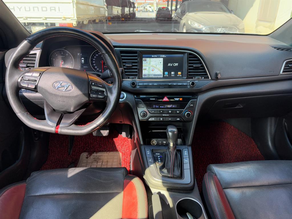 HYUNDAI Avante - Vista 6