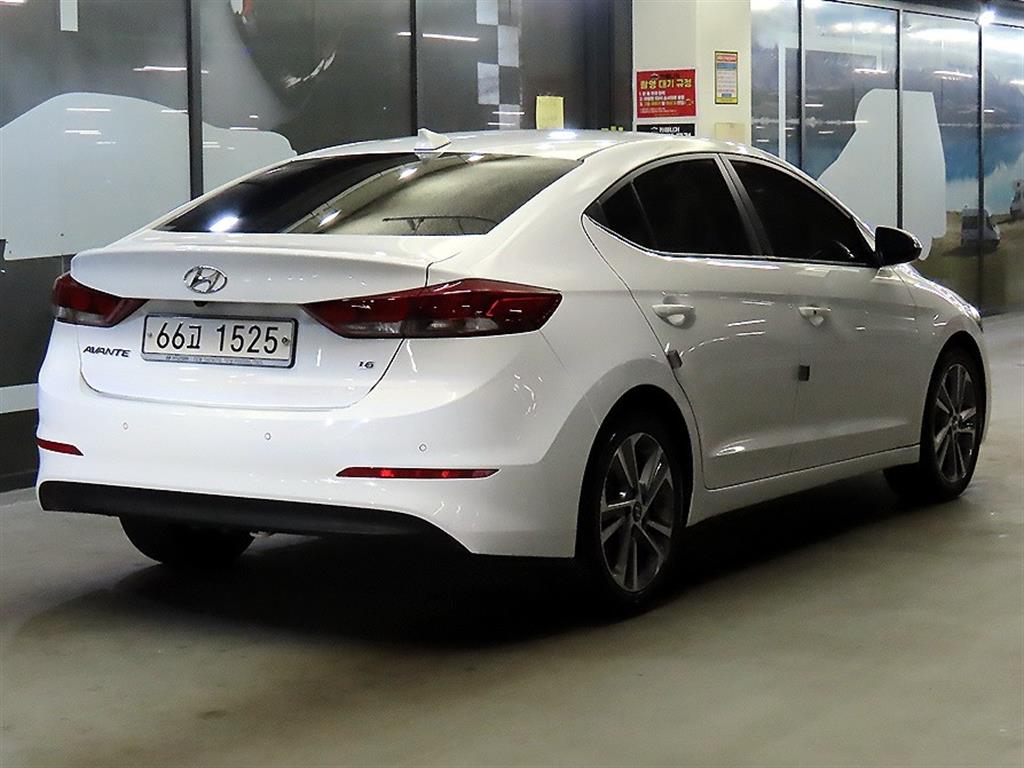 HYUNDAI Avante - Vista 4