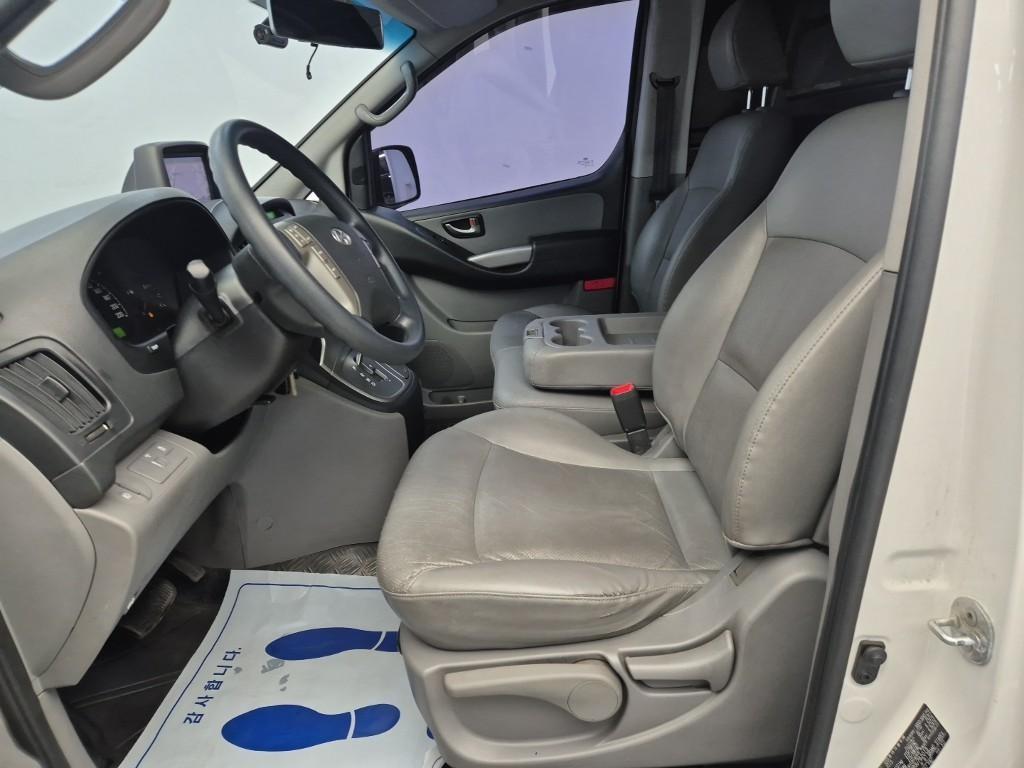 HYUNDAI Starex - Vista 11