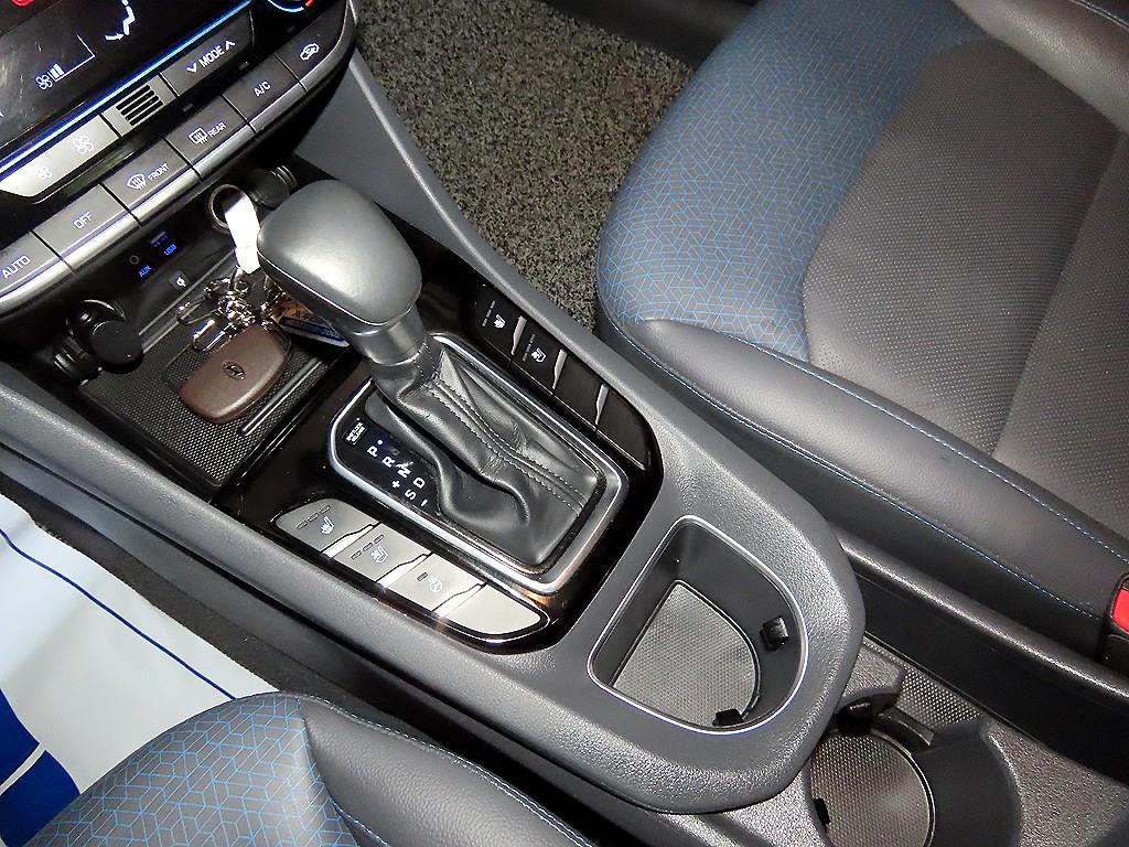 HYUNDAI Ioniq - Vista 12