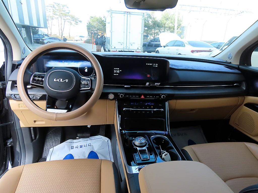 KIA Carnival - Vista 8