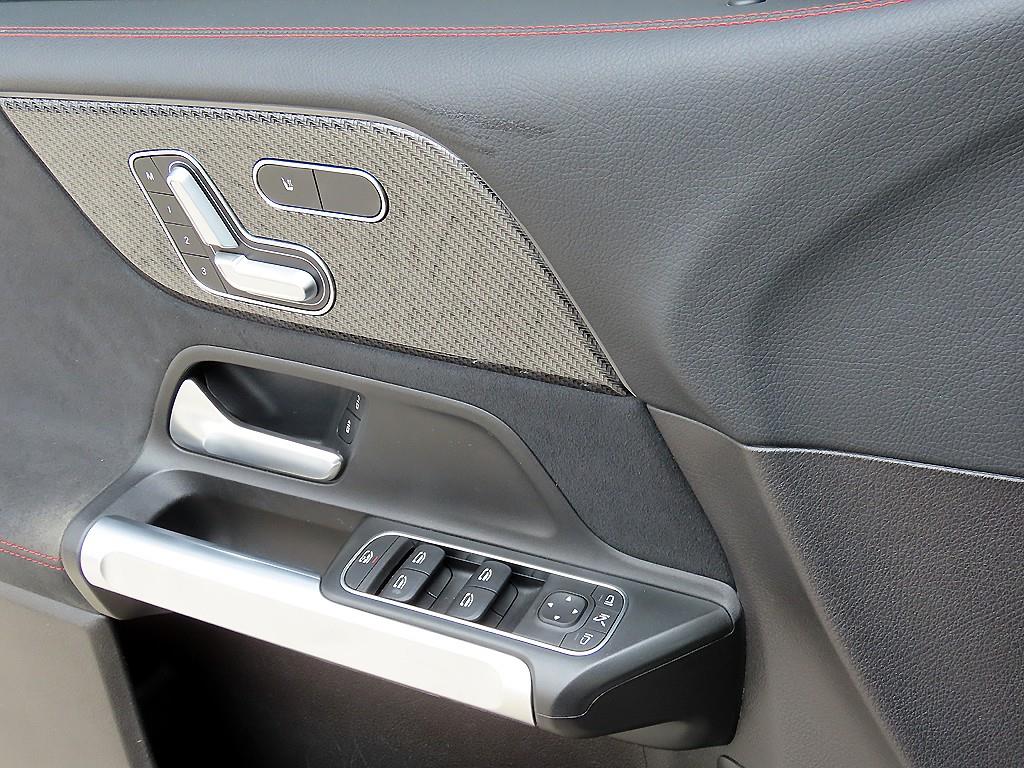 Mercedes Benz GLB Class - Vista 11