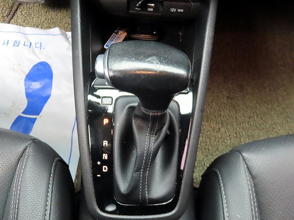 KIA Stonic - Vista 10