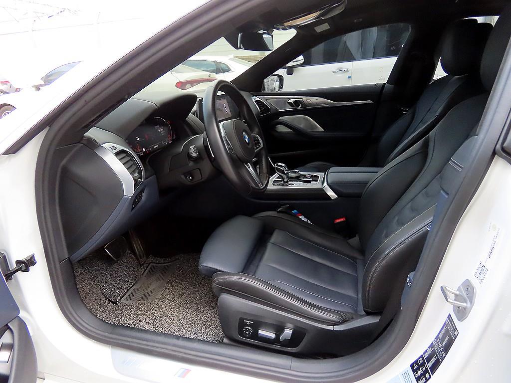 BMW 8 Series - Vista 5