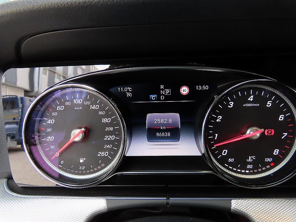 Mercedes Benz E class - Vista 9