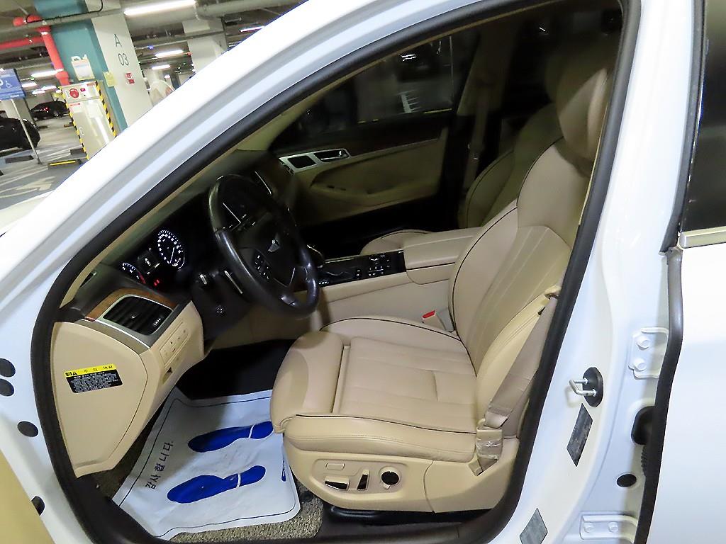 HYUNDAI Genesis - Vista 6