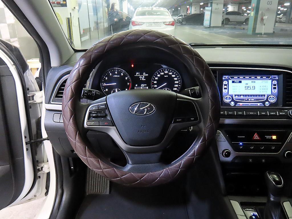 HYUNDAI Avante - Vista 8