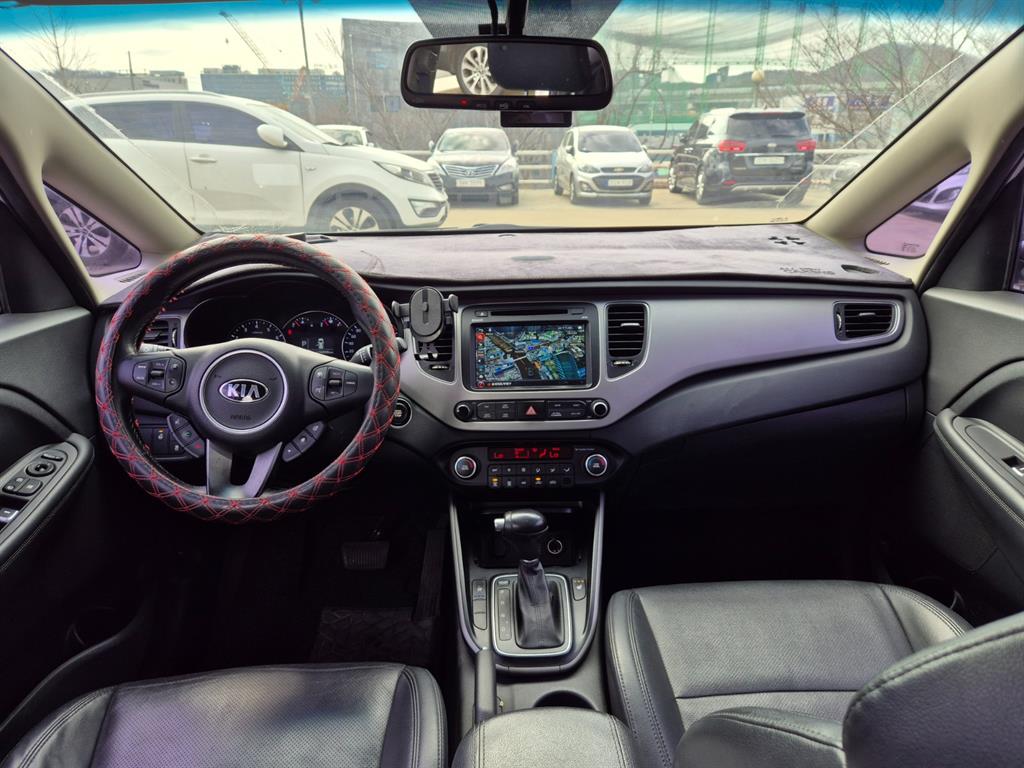 KIA Carens - Vista 9