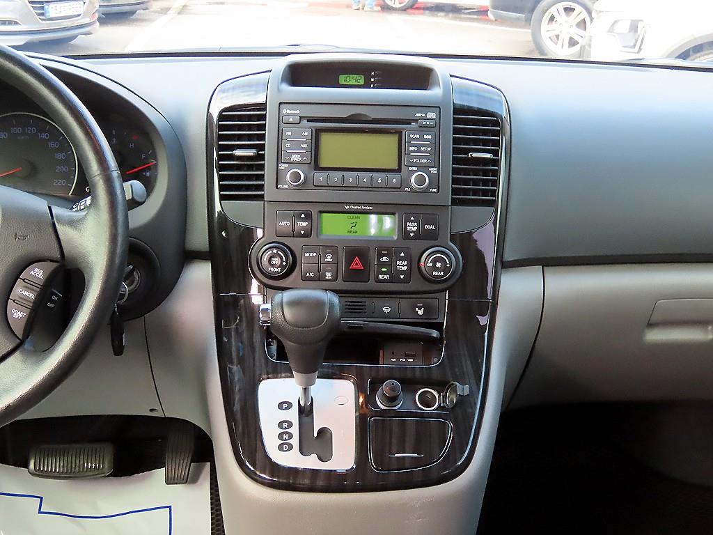 KIA Carnival - Vista 11