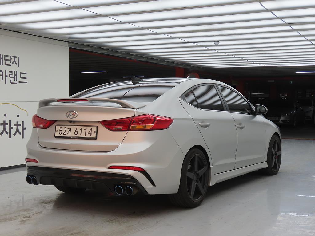 HYUNDAI Avante - Vista 4