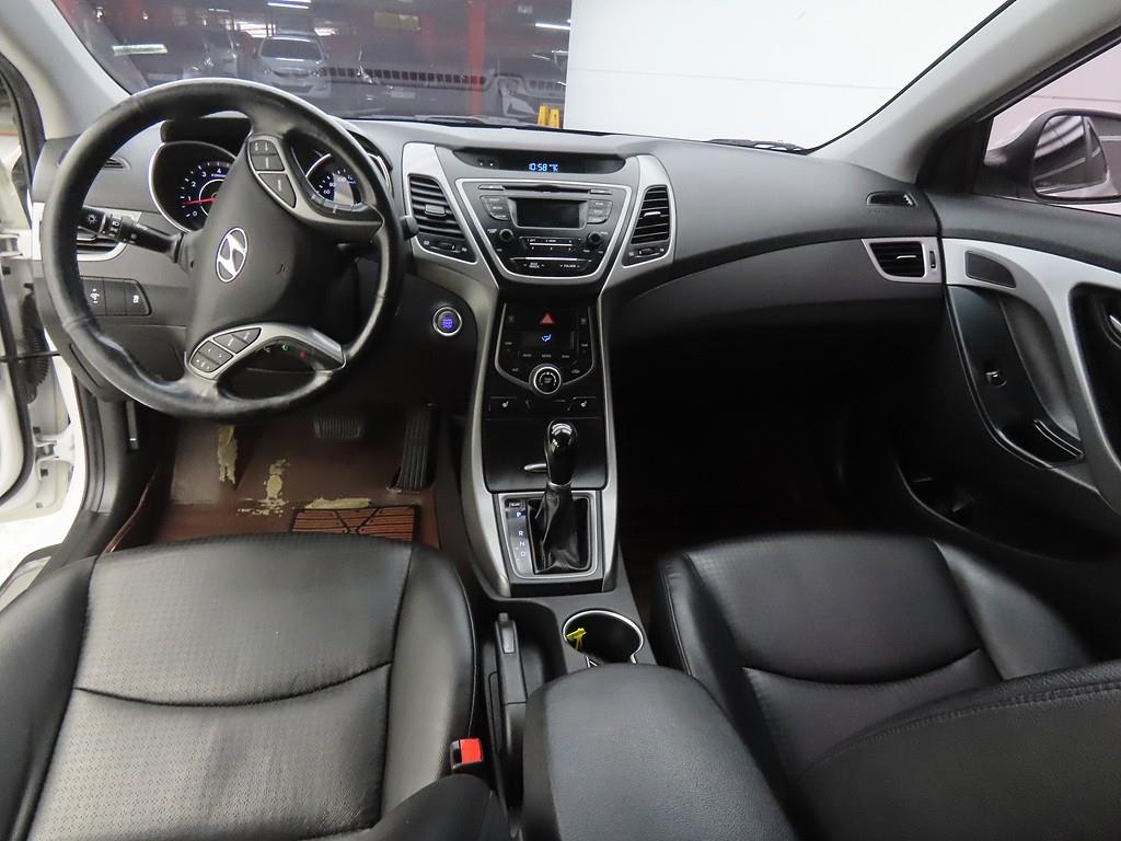 HYUNDAI Avante - Vista 7