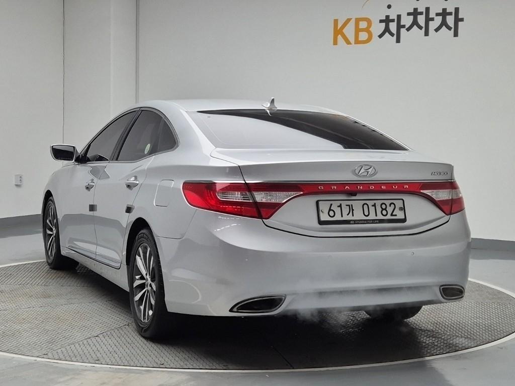 HYUNDAI Grandeur - Vista 2