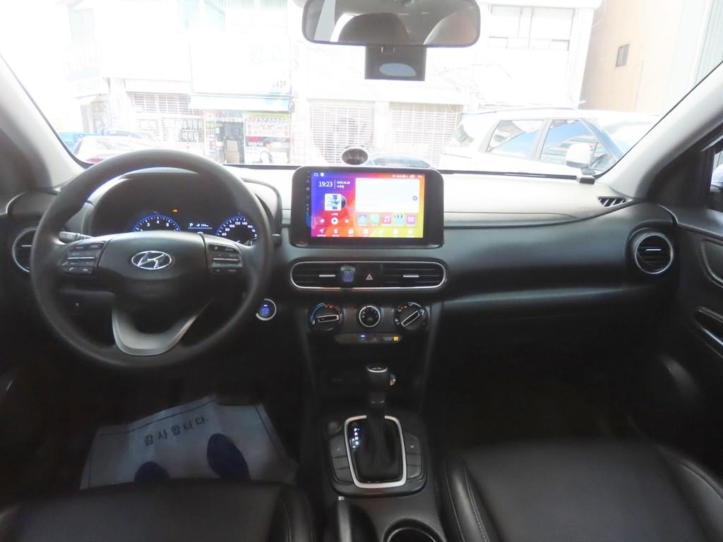 HYUNDAI Kona - Vista 7