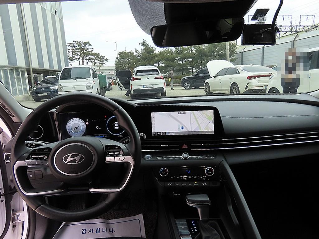 HYUNDAI Avante - Vista 7