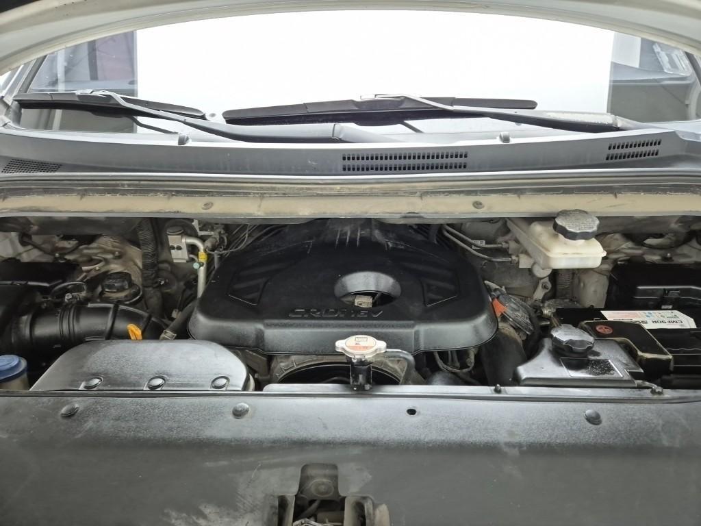 HYUNDAI Starex - Vista 5