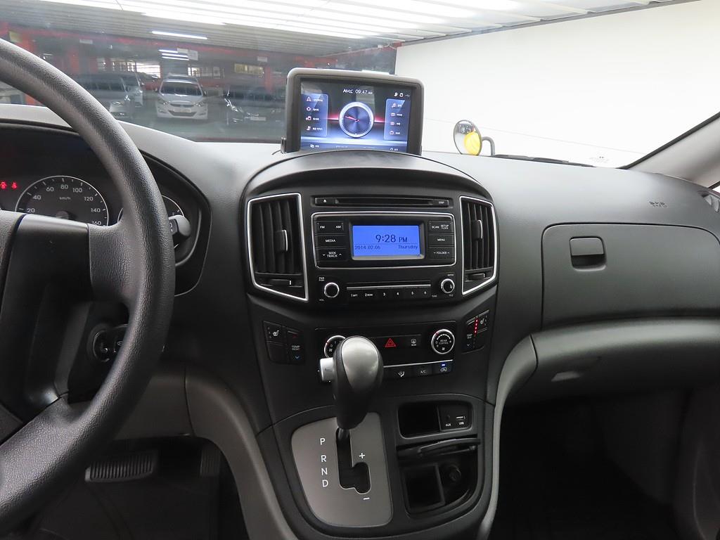 HYUNDAI Starex - Vista 10