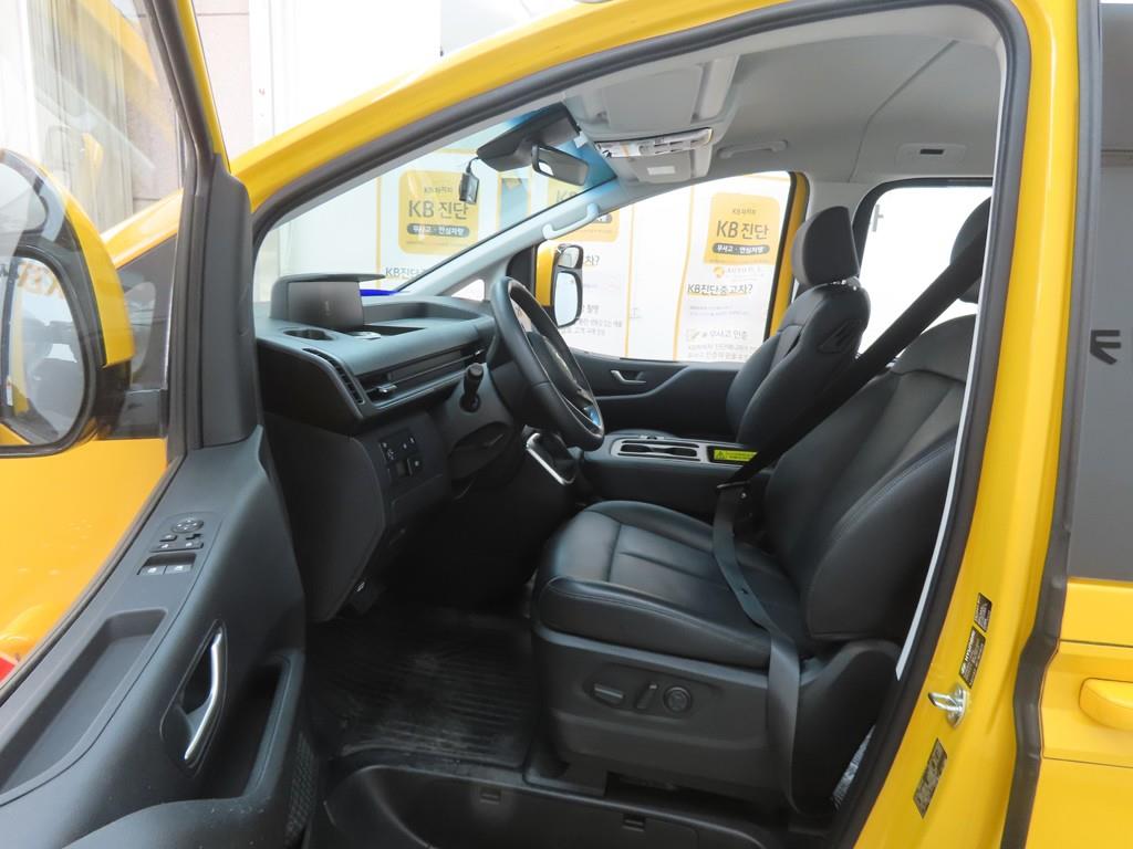 HYUNDAI Staria - Vista 5