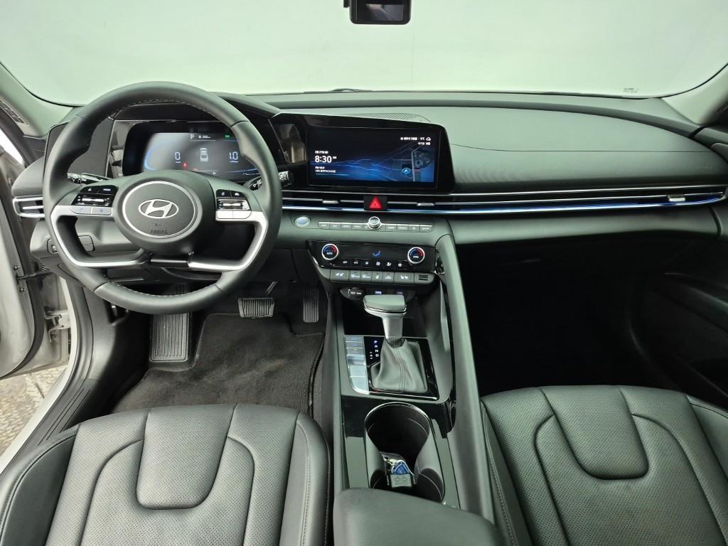 HYUNDAI Avante - Vista 5