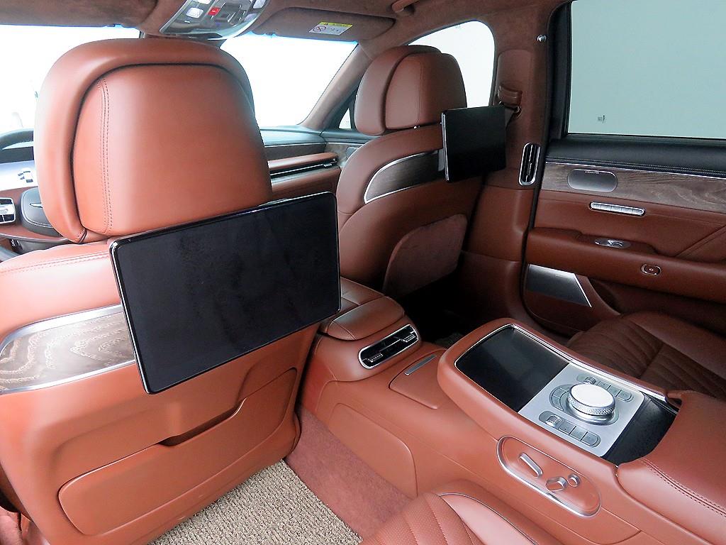 Genesis G90 - Vista 9