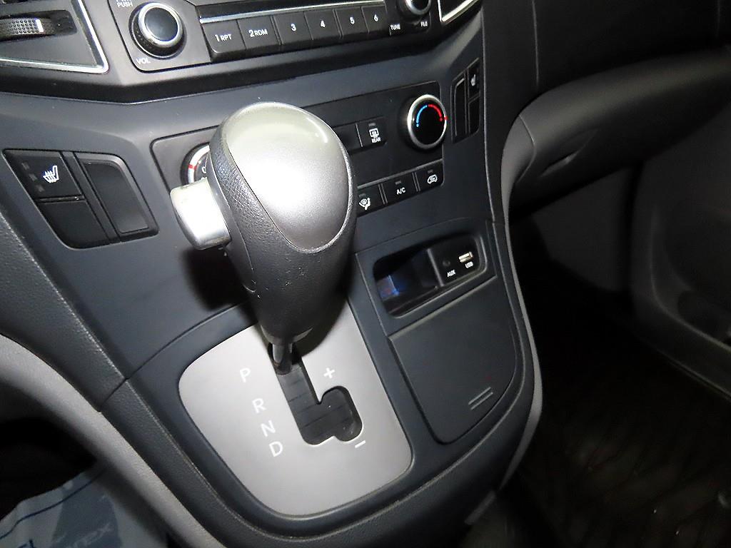 HYUNDAI Starex - Vista 12