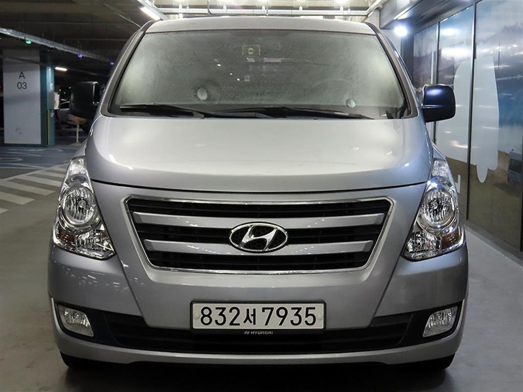 HYUNDAI Starex - Vista 2