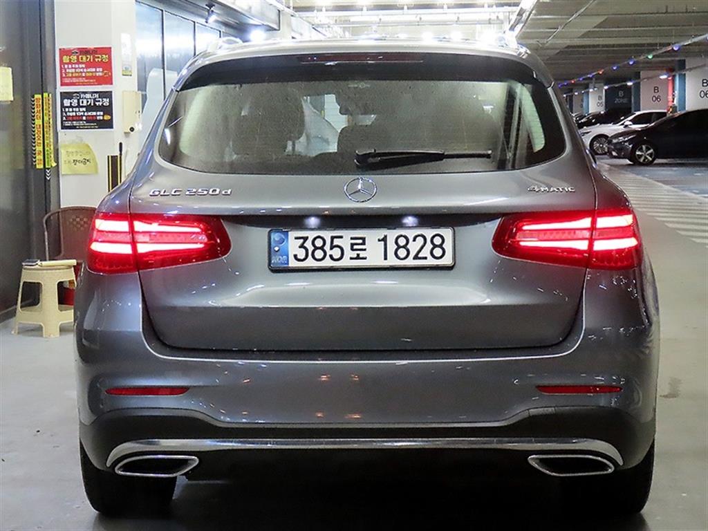 Mercedes Benz GLC Class - Vista 5