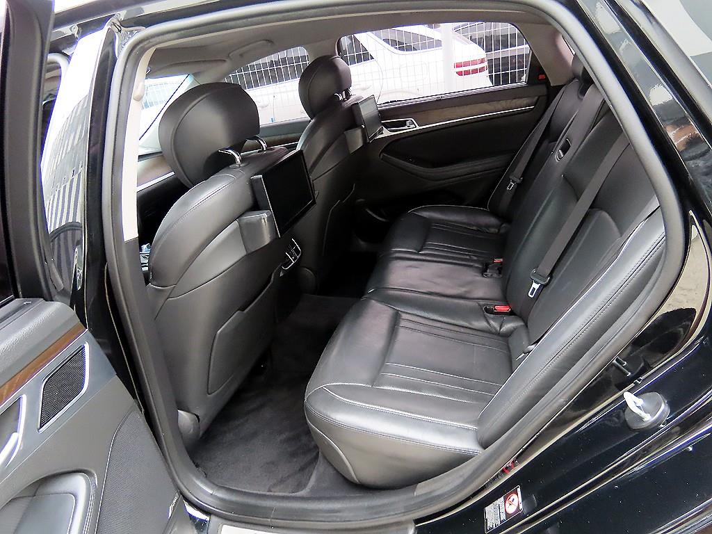 HYUNDAI Genesis - Vista 5