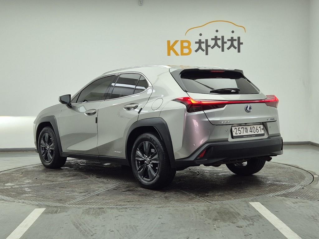 Lexus UX - Vista 3