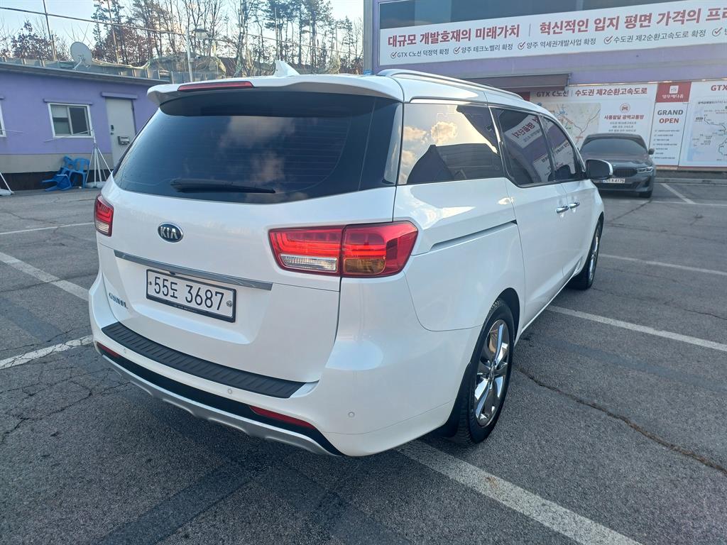 KIA Carnival - Vista 5
