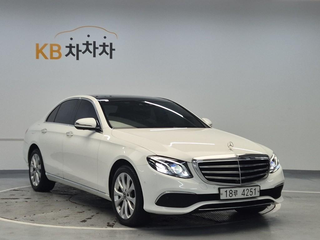 Mercedes Benz E class - Vista 3