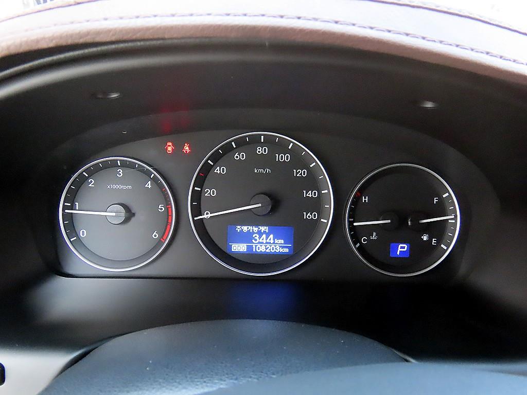 HYUNDAI Starex - Vista 10