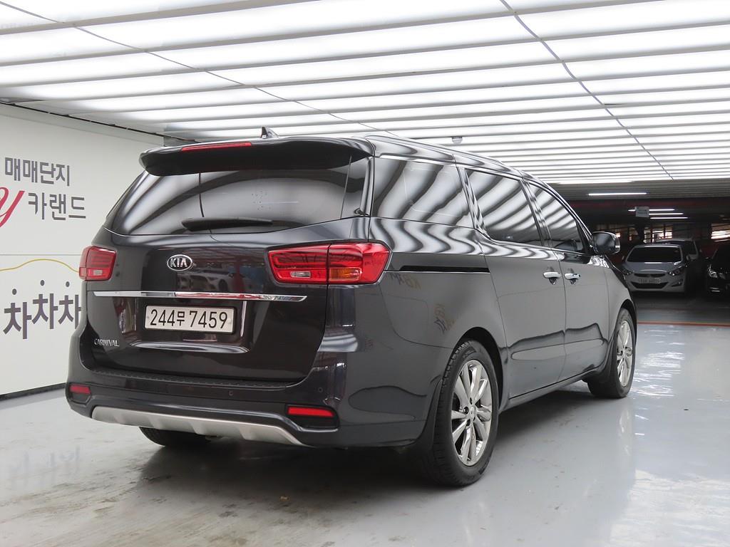 KIA Carnival - Vista 4