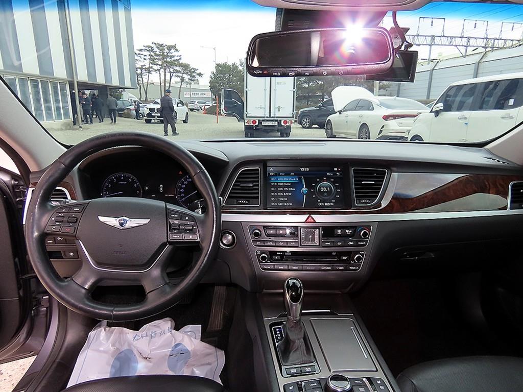 HYUNDAI Genesis - Vista 7