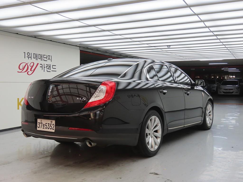 Lincoln MKS - Vista 4