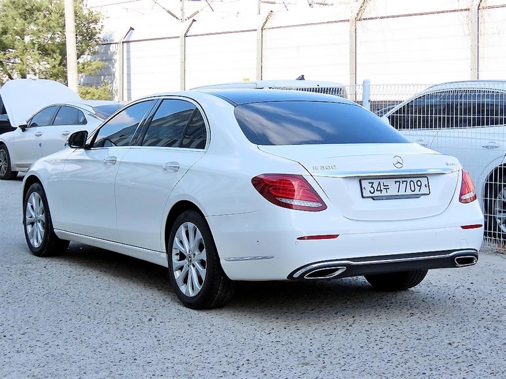 Mercedes Benz E class - Vista 3