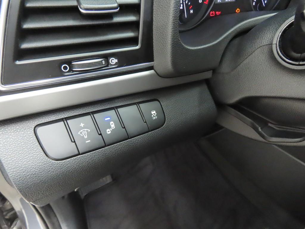 HYUNDAI Avante - Vista 10