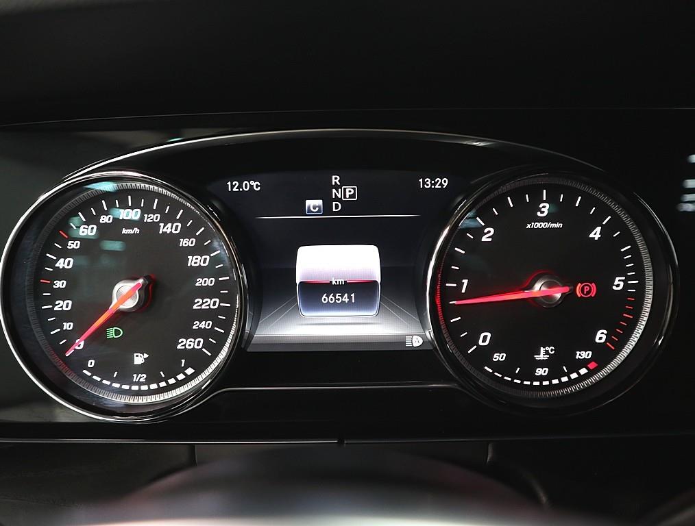 Mercedes Benz E class - Vista 7