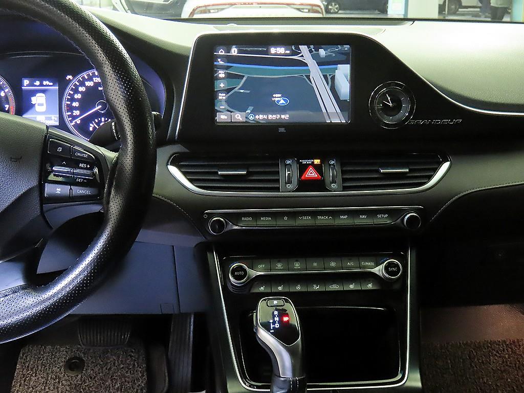 HYUNDAI Grandeur - Vista 11