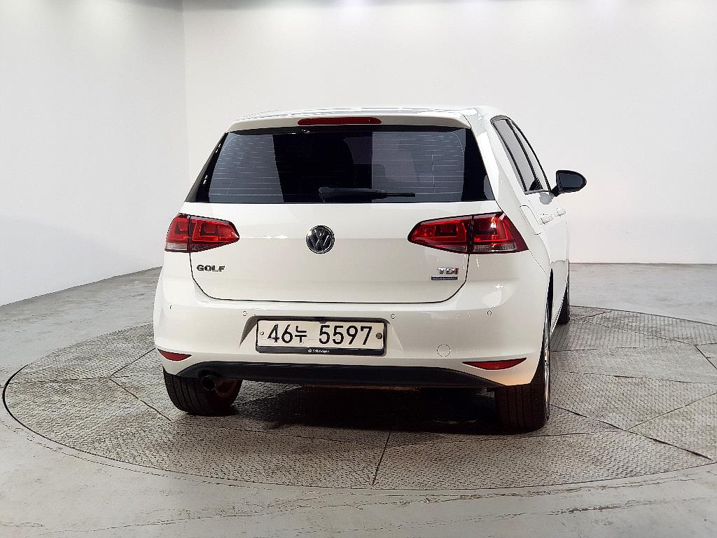 Volkswagen Golf - Vista 3