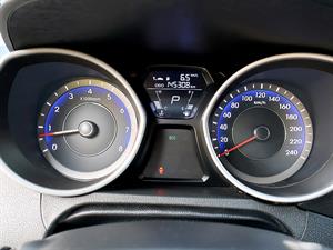 HYUNDAI Avante - Vista 12