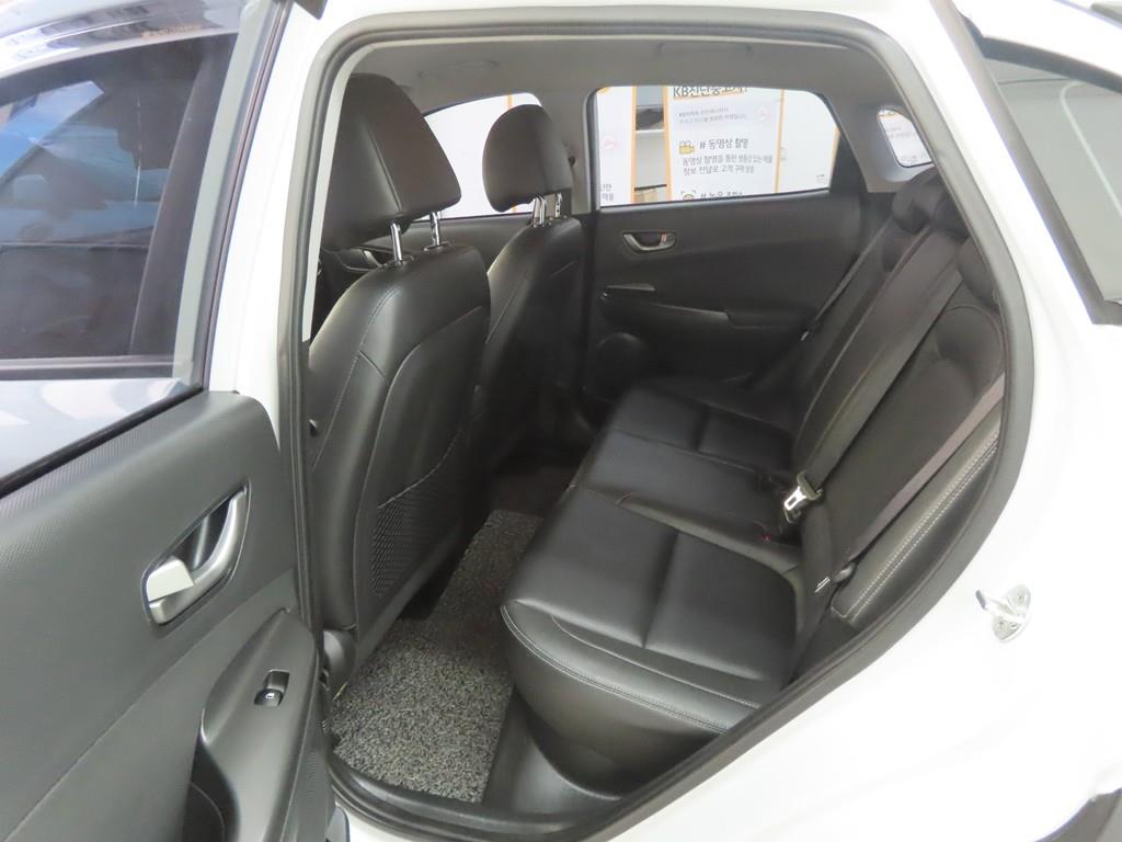 HYUNDAI Kona - Vista 6