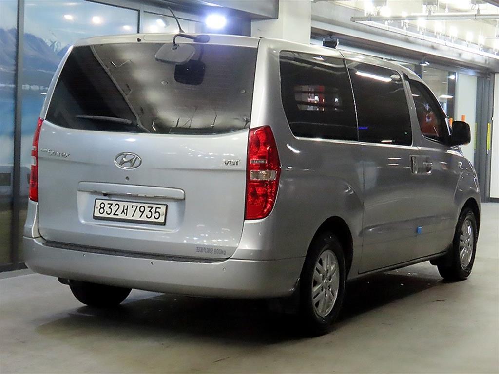HYUNDAI Starex - Vista 4