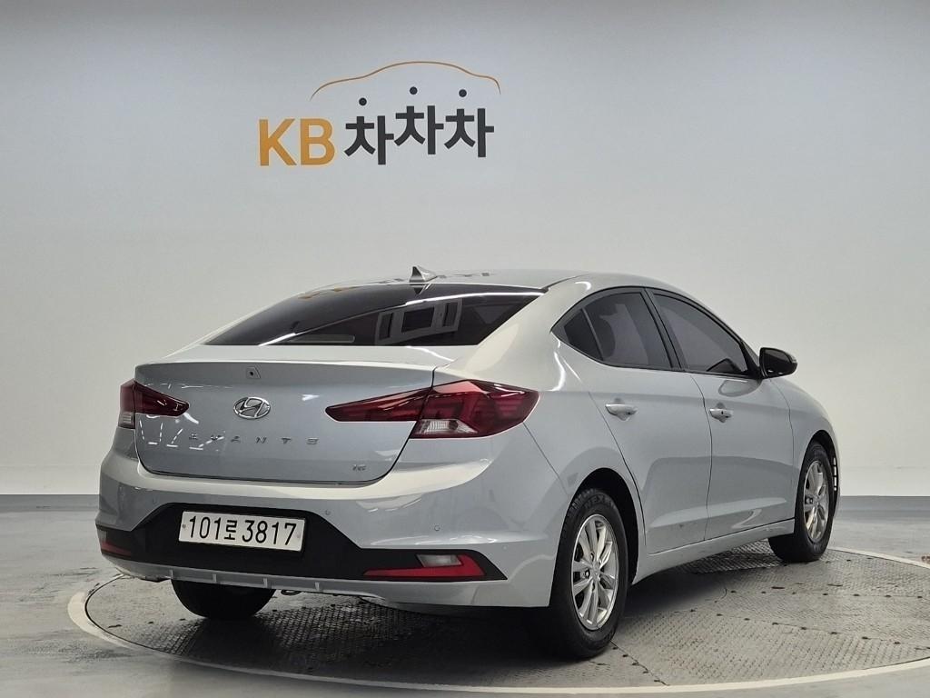 HYUNDAI Avante - Vista 3