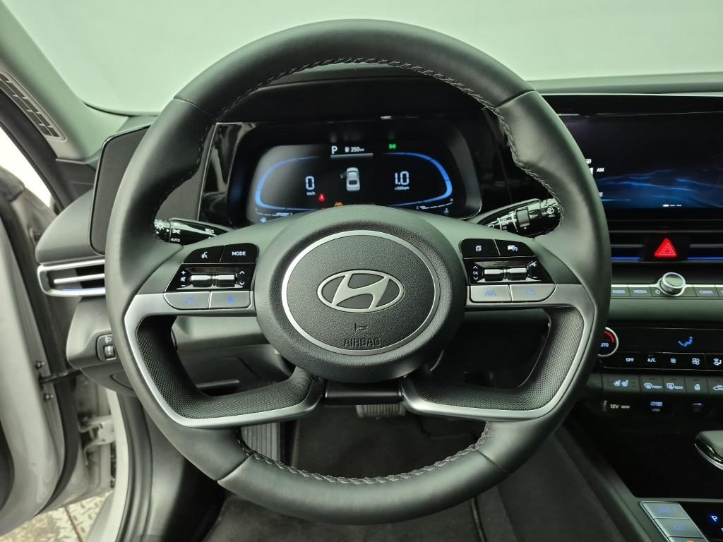 HYUNDAI Avante - Vista 9