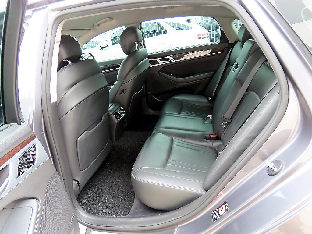 HYUNDAI Genesis - Vista 6