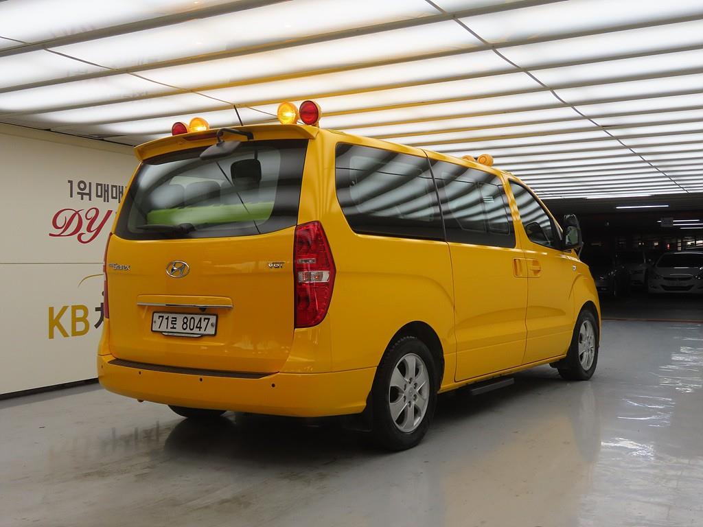 HYUNDAI Starex - Vista 4