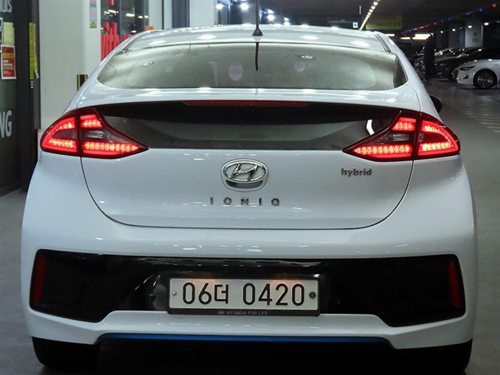 HYUNDAI Ioniq - Vista 5