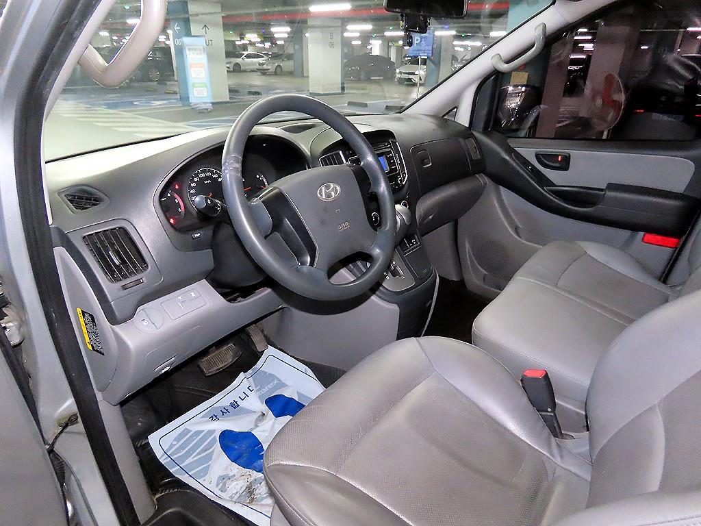 HYUNDAI Starex - Vista 10