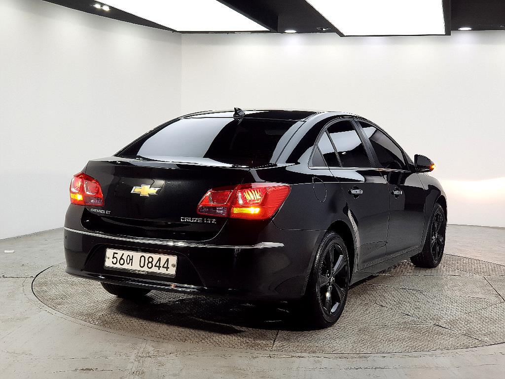 Chevrolet Cruise - Vista 4