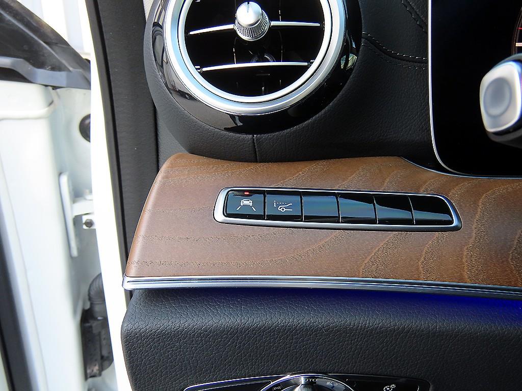 Mercedes Benz E class - Vista 12